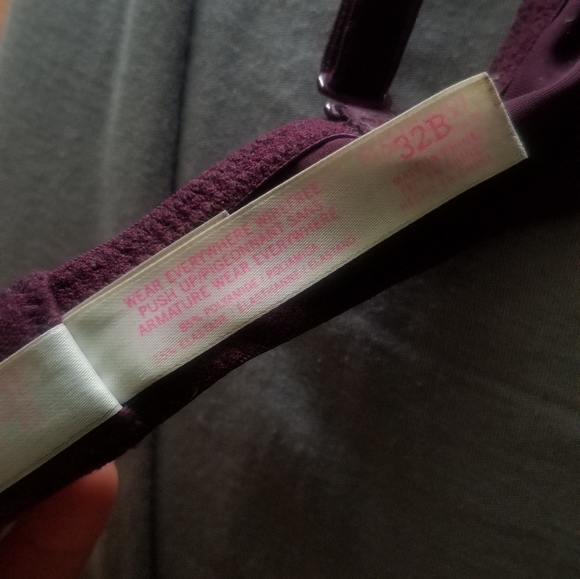 burgundy wireless VS pink bra - Picture 6 of 6